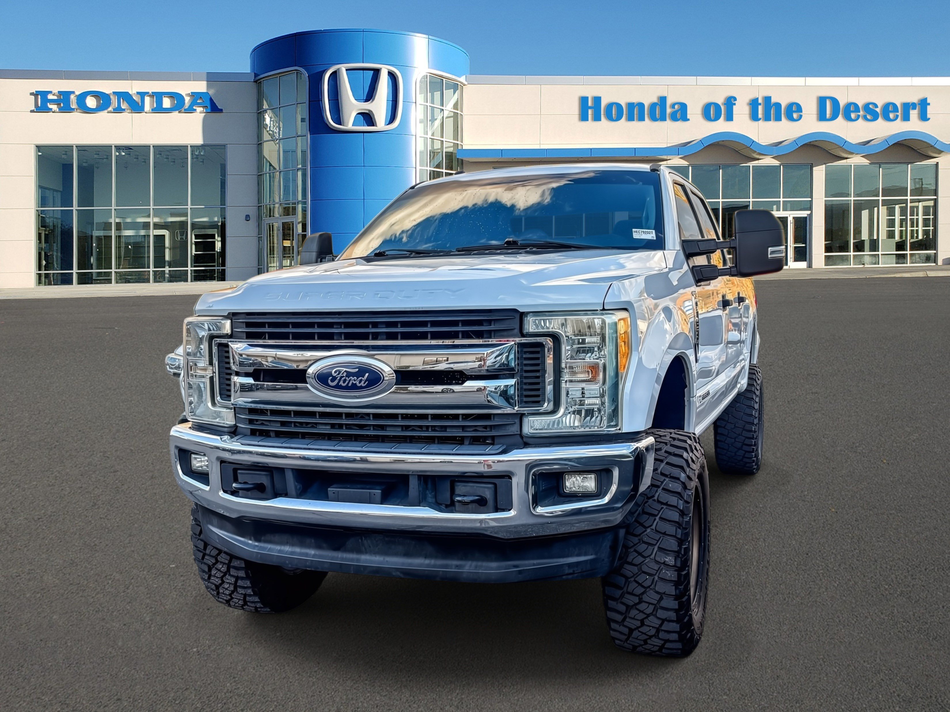 Used 2017 Oxford White Ford XLT image 3
