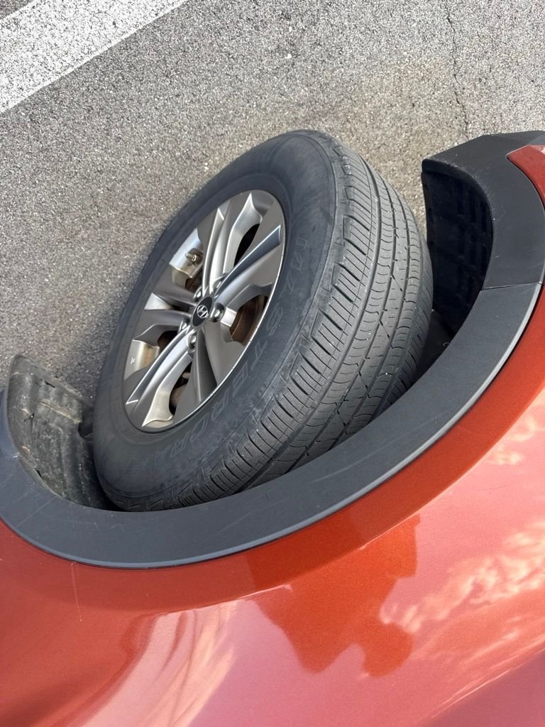 Used 2015 Canyon Copper Hyundai Base image 9