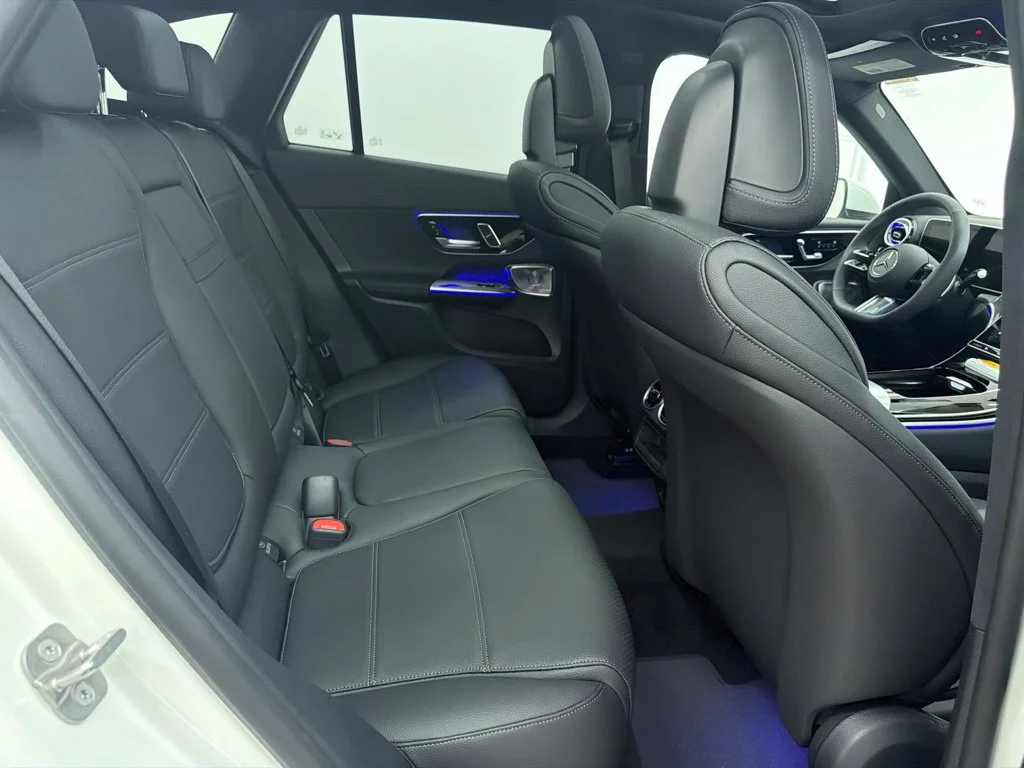 New 2027 White Mercedes-Benz GLC 300 image 26