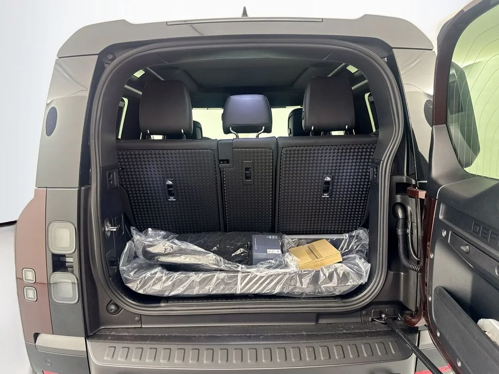 New 2026 Sedona Red Land Rover X-Dynamic SE image 27