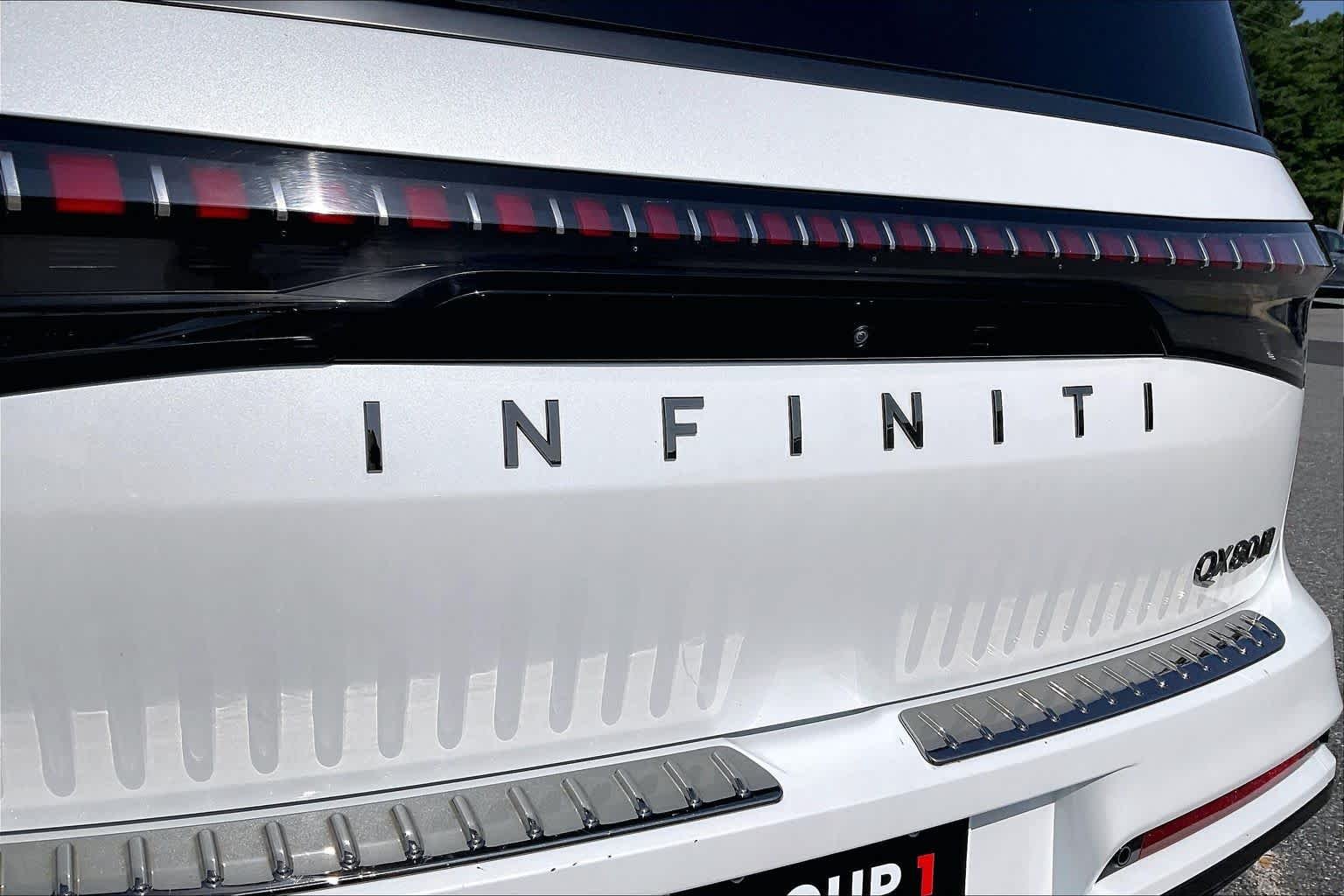 Used 2025 Radiant White/Black Obsidian INFINITI AUTOGRAPH image 32
