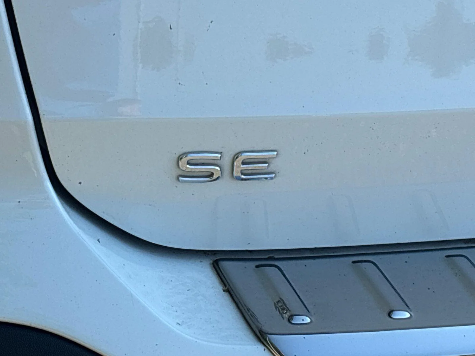 Used 2024 Pure White Volkswagen SE image 11