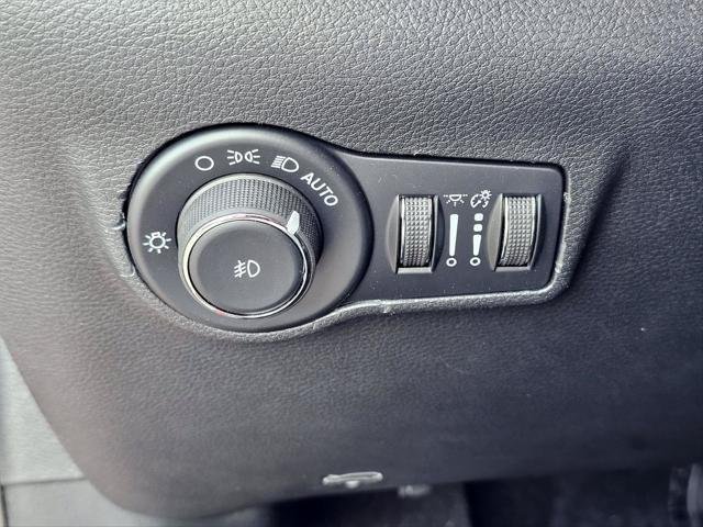 New 2026 Red Hot Pearlcoat Jeep Latitude image 18