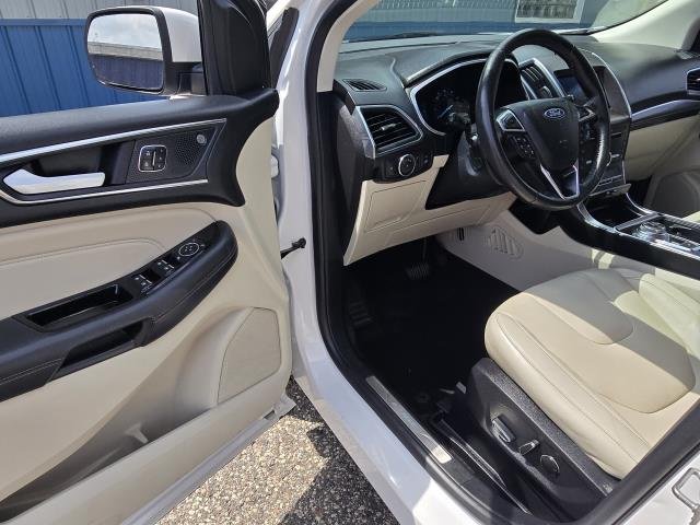 Used 2019 White Platinum Metallic Tri-Coat FORD TITANIUM image 13