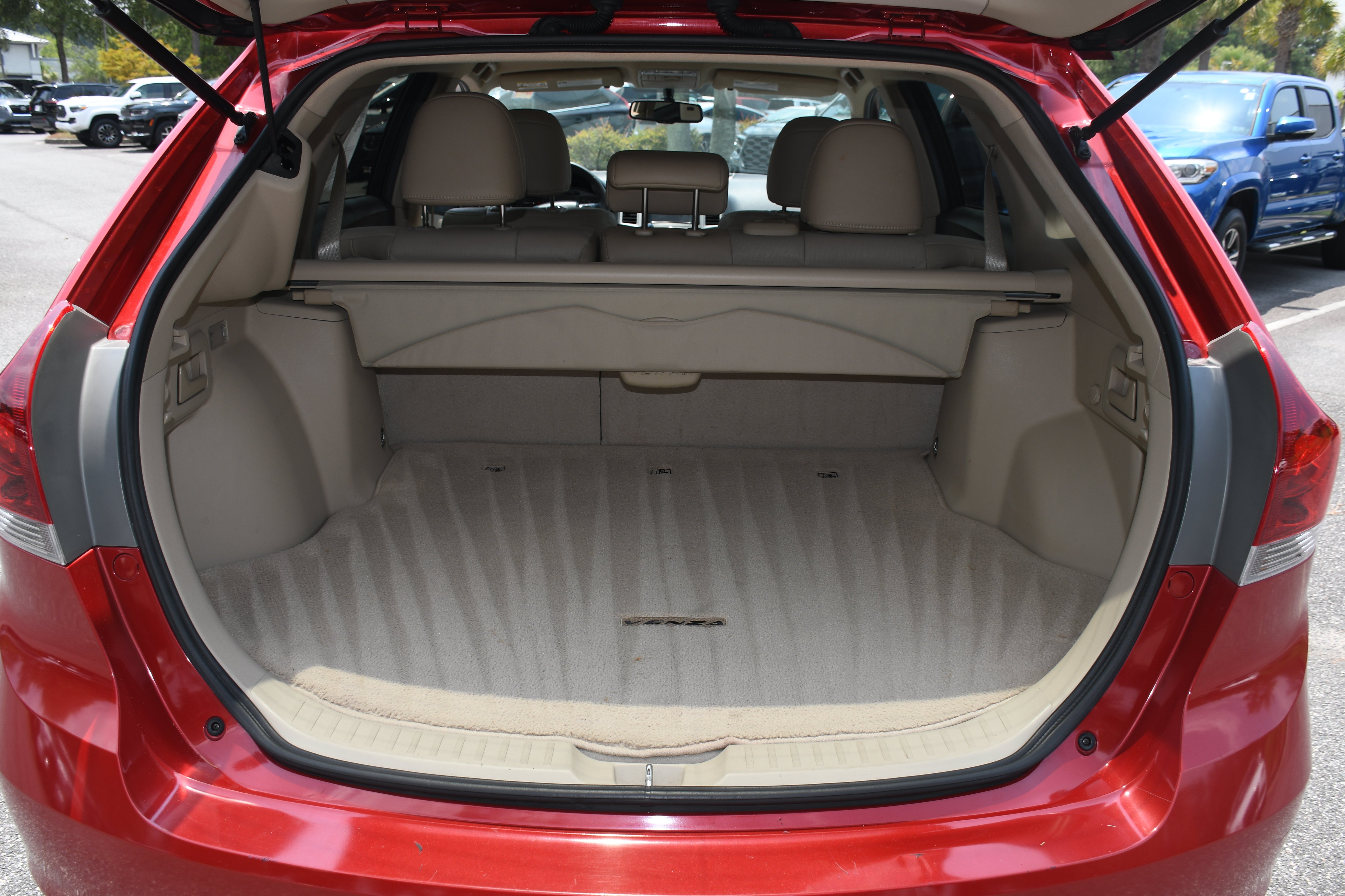 Used 2014 Red Toyota XLE image 18