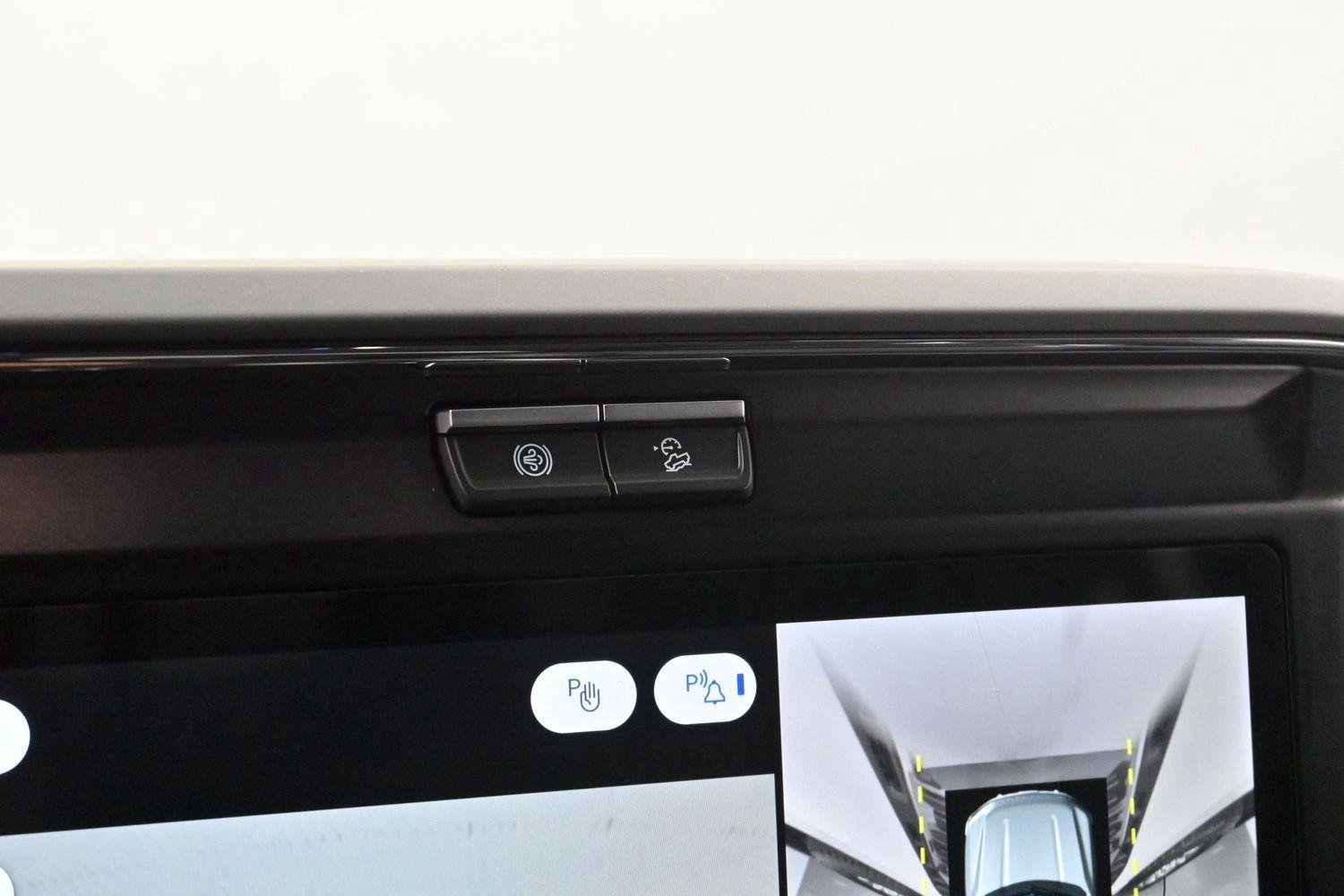 Used 2025 White Ford XL image 25