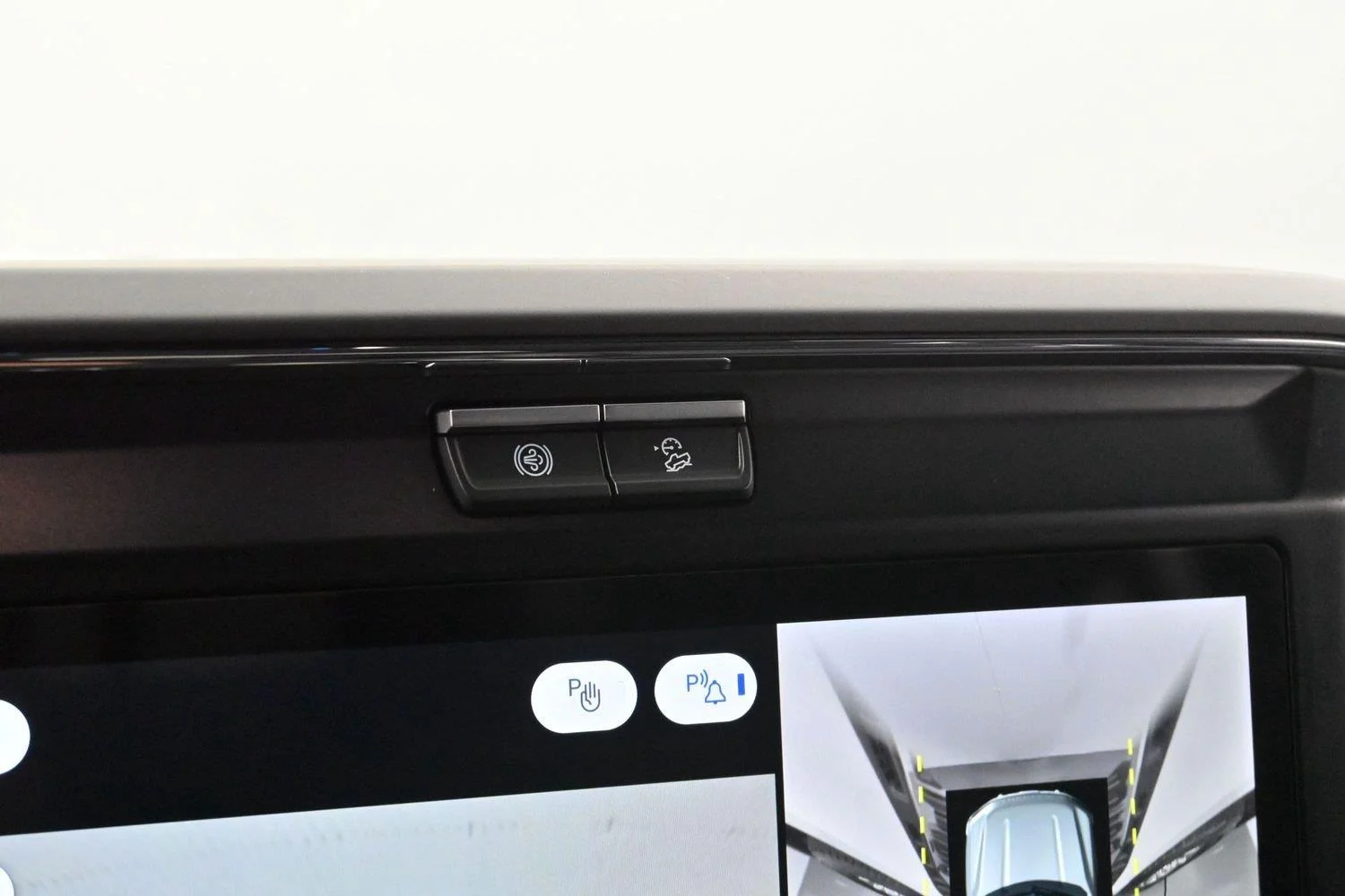 Used 2025 White Ford XL image 25
