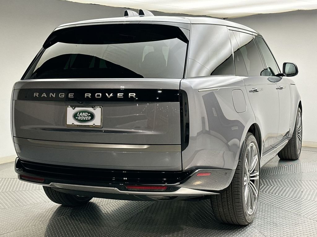 New 2026 Eiger Grey Land Rover SE image 3