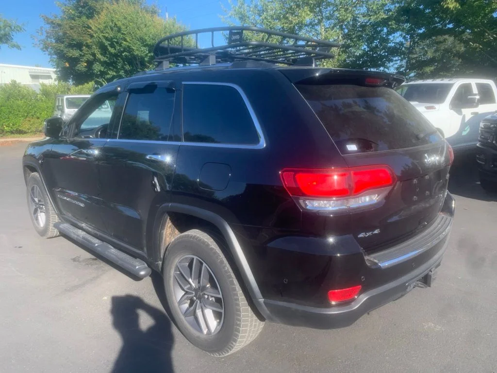 Used 2022 Diamond Black Crystal Pearlcoat Jeep Limited image 2