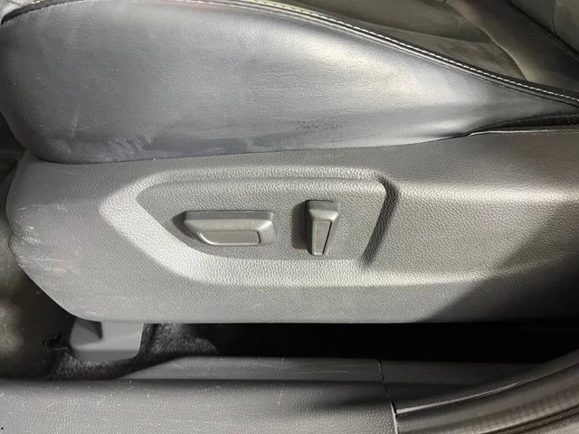 Used 2025 Blue Mitsubishi SE image 18