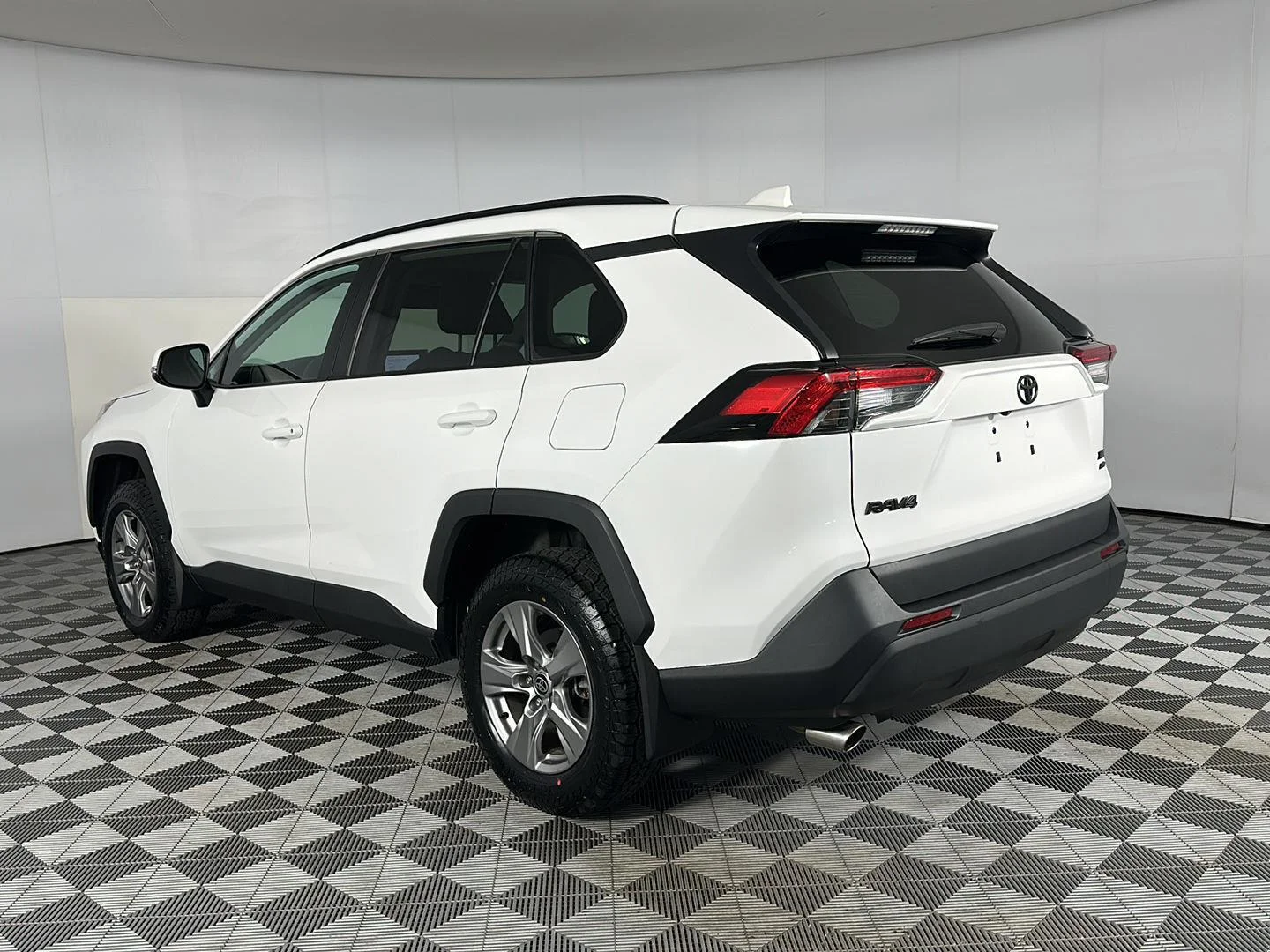 Used 2024 Ice Cap Toyota XLE image 21