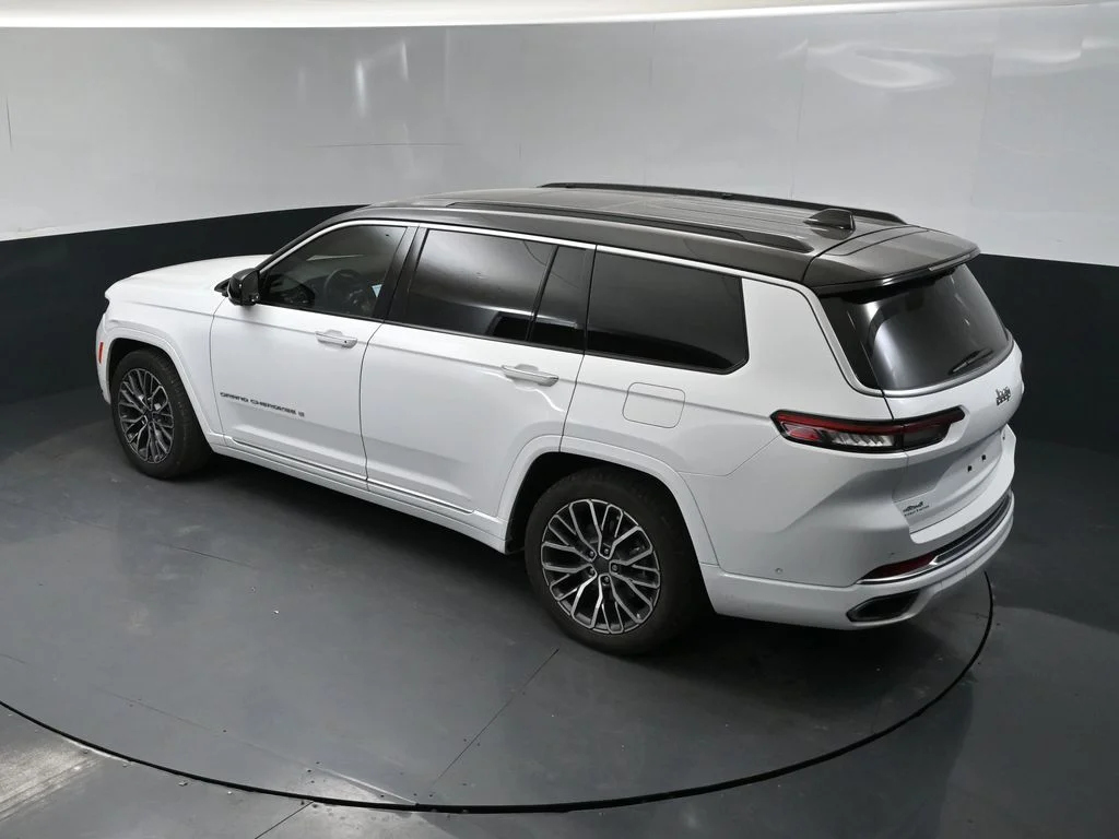 Used 2024 White Jeep Summit image 15