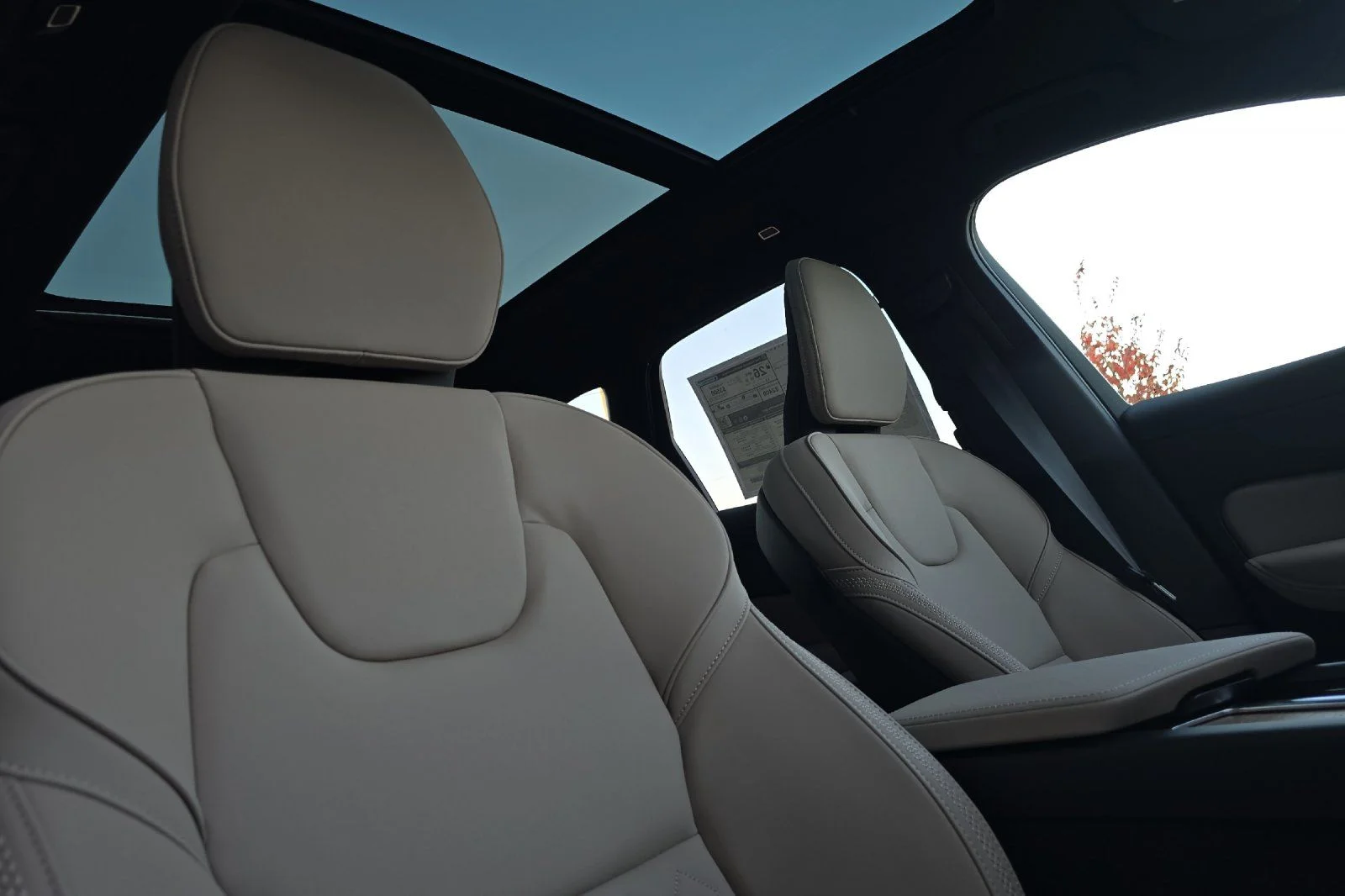 2026 Volvo XC60 Plus - Photo 16