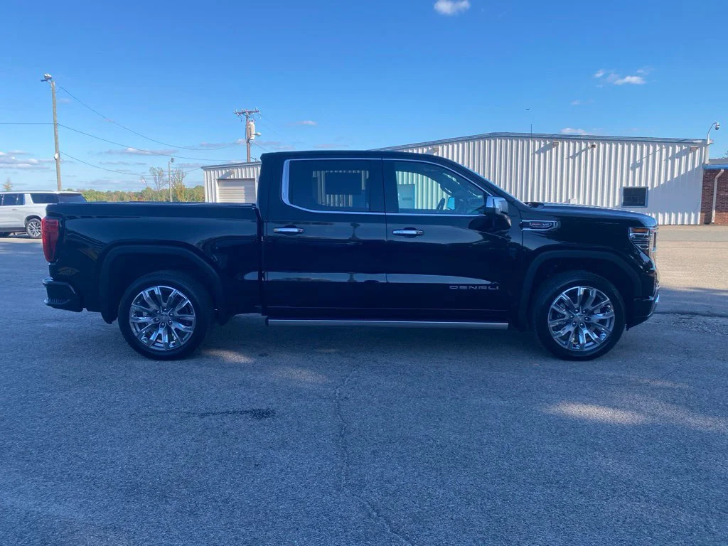 Used 2026 Onyx Black GMC Denali image 6