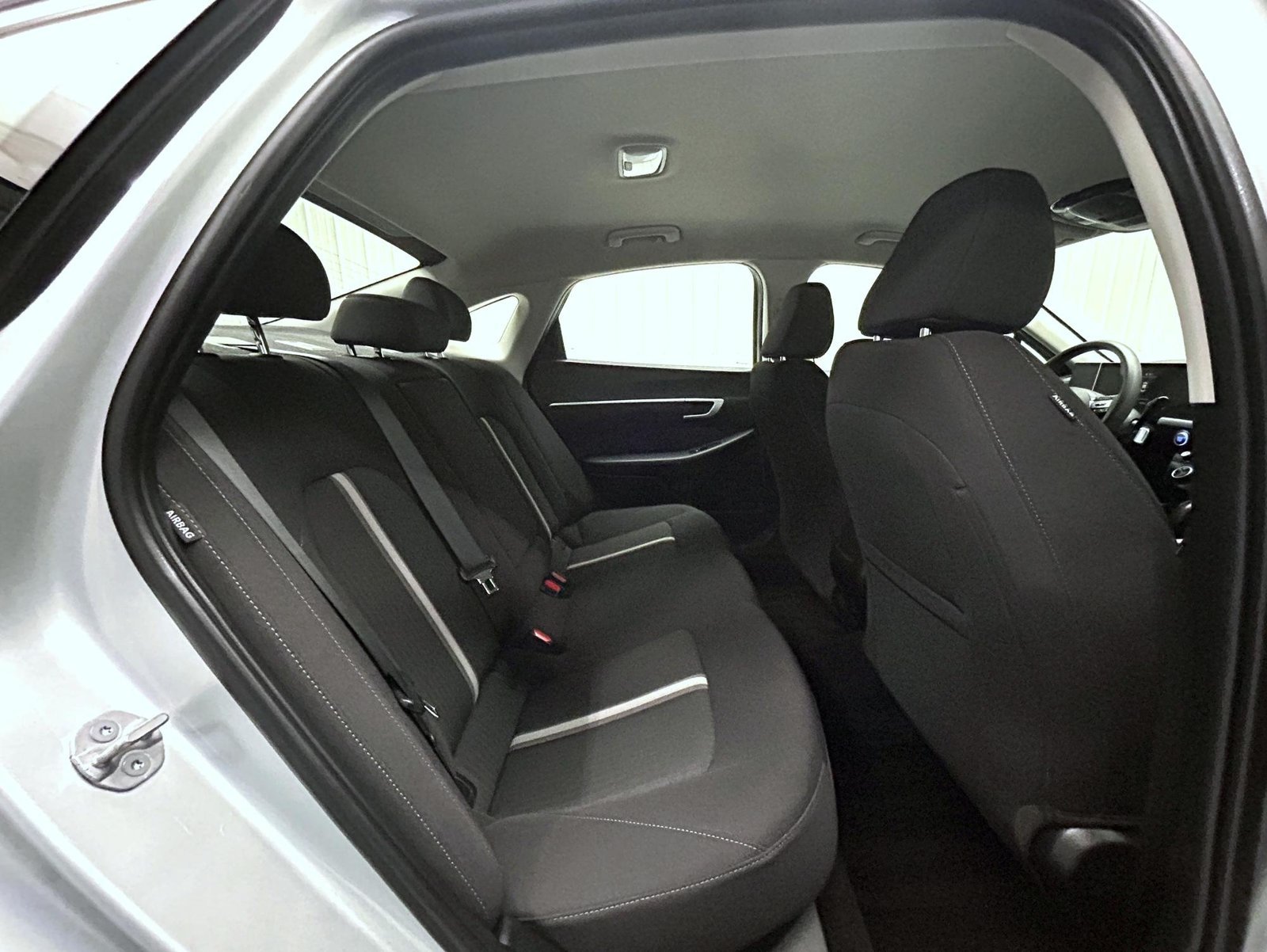 Used 2025 Silver Hyundai SEL image 18