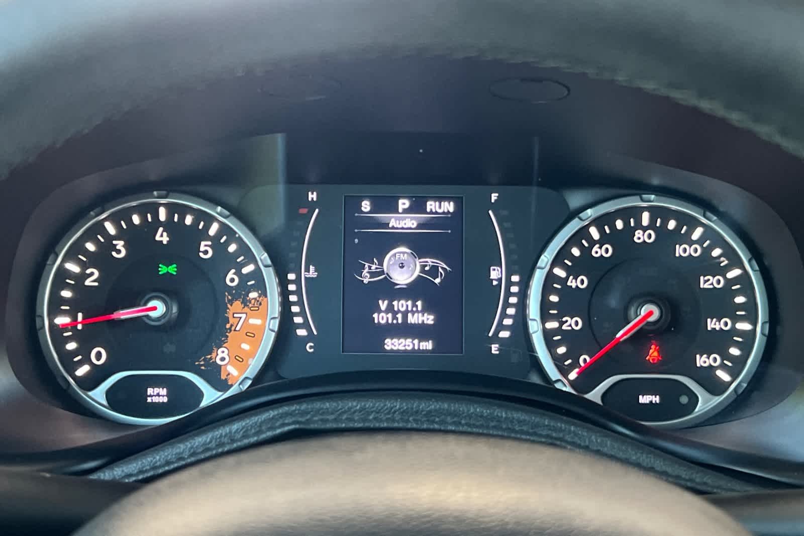 Used 2018 Solar Yellow Jeep Latitude image 27