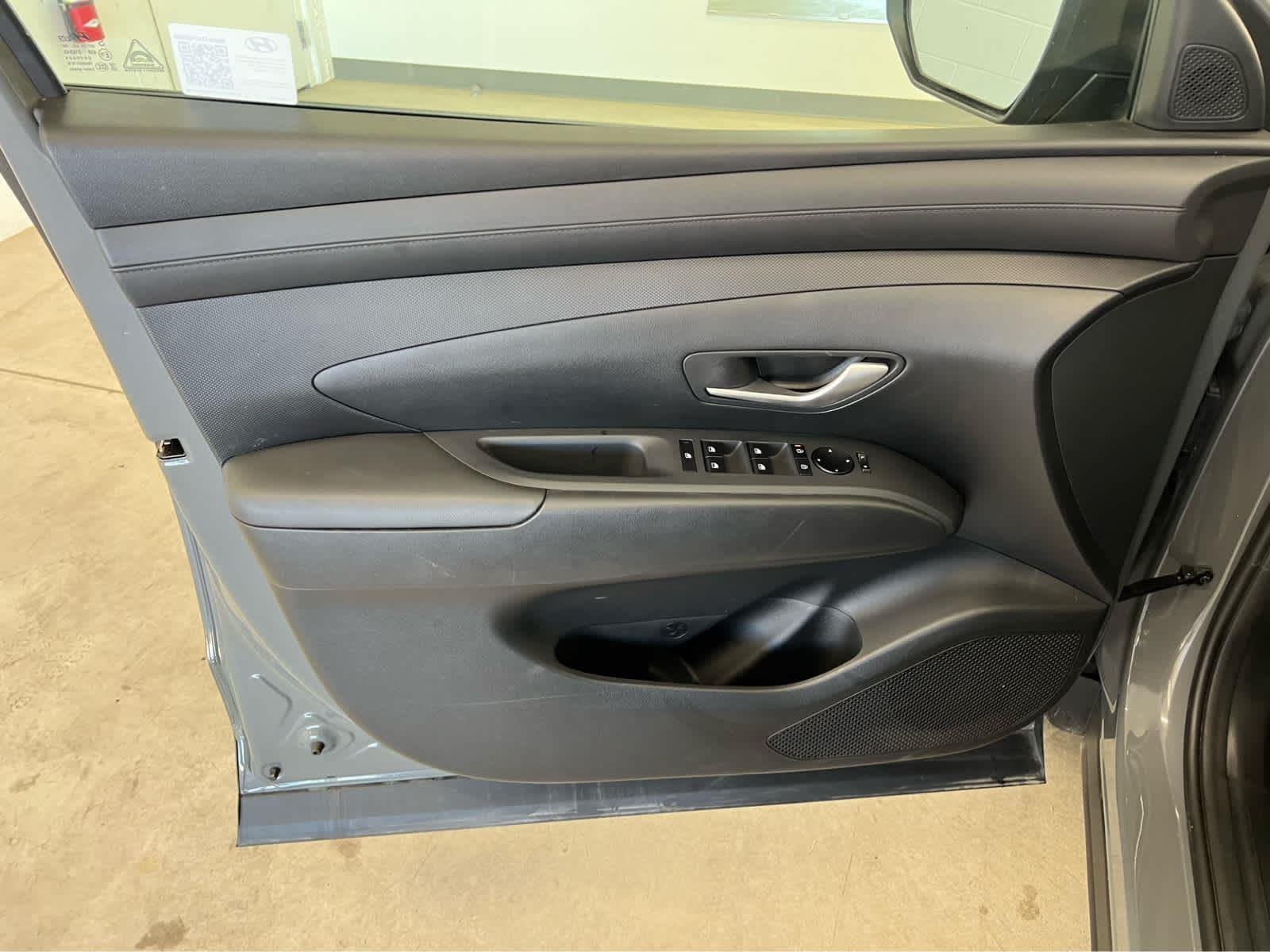 Used 2025 Hampton Gray Hyundai SEL image 17