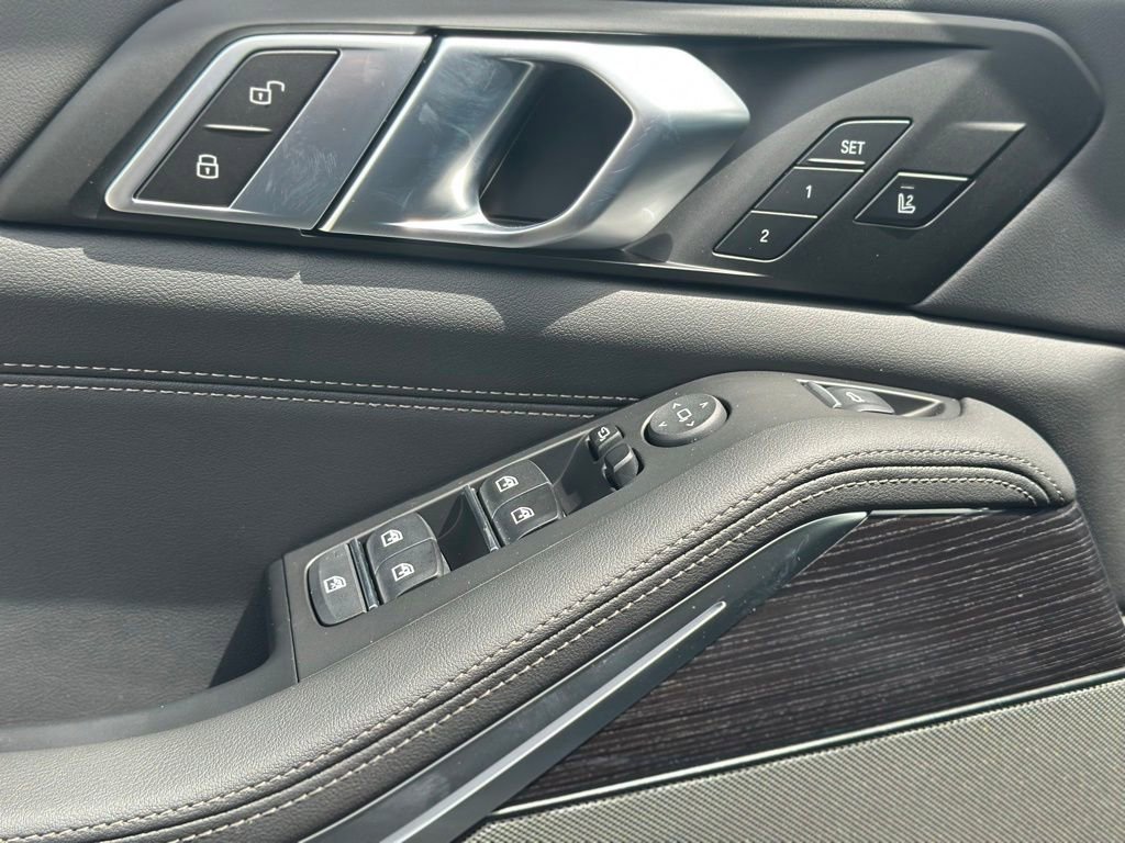 New 2026 Manhattan Green Metallic BMW xDrive40i image 18