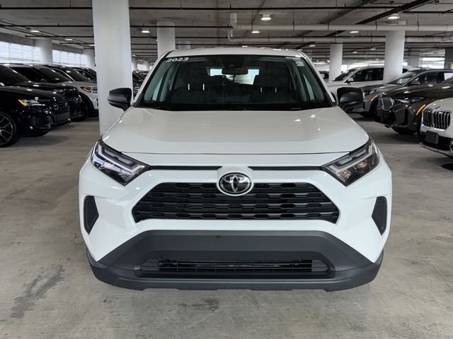 Used 2023 Ice Toyota LE image 3
