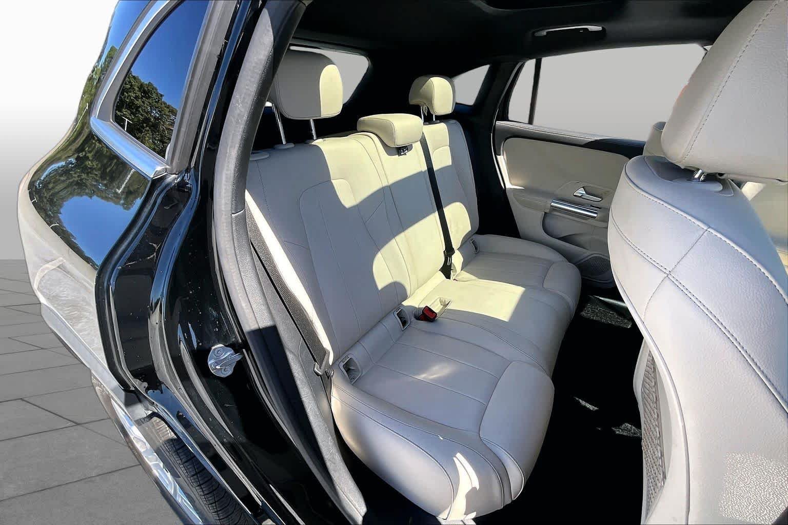 Used 2021 Night Black Mercedes-Benz GLA 250 image 19