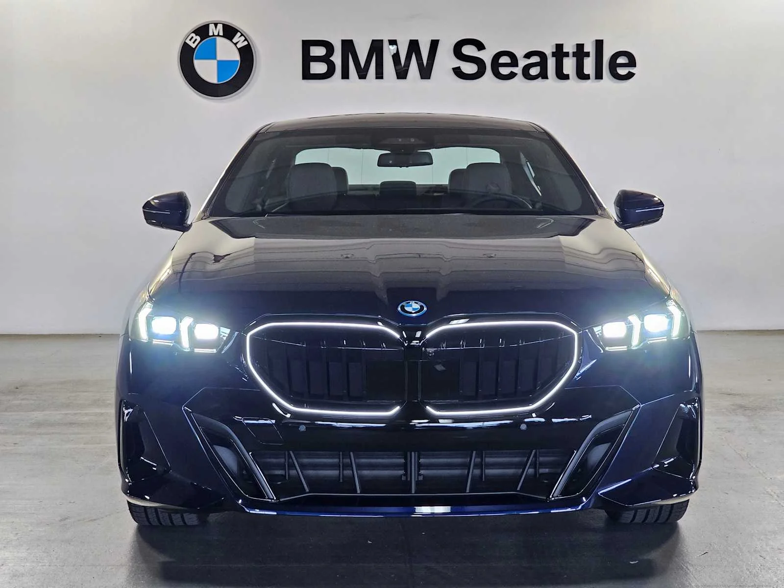 New 2027 Tanzanite Blue II Metallic BMW xDrive image 6