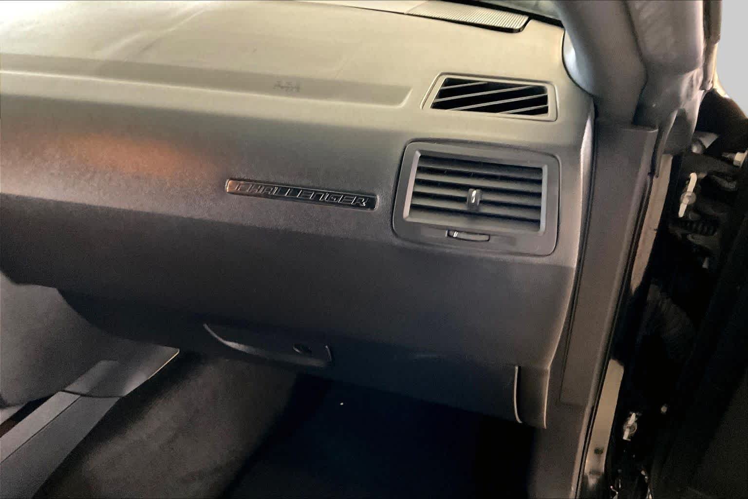 Used 2009 Brilliant Black Pearl Dodge R/T image 16