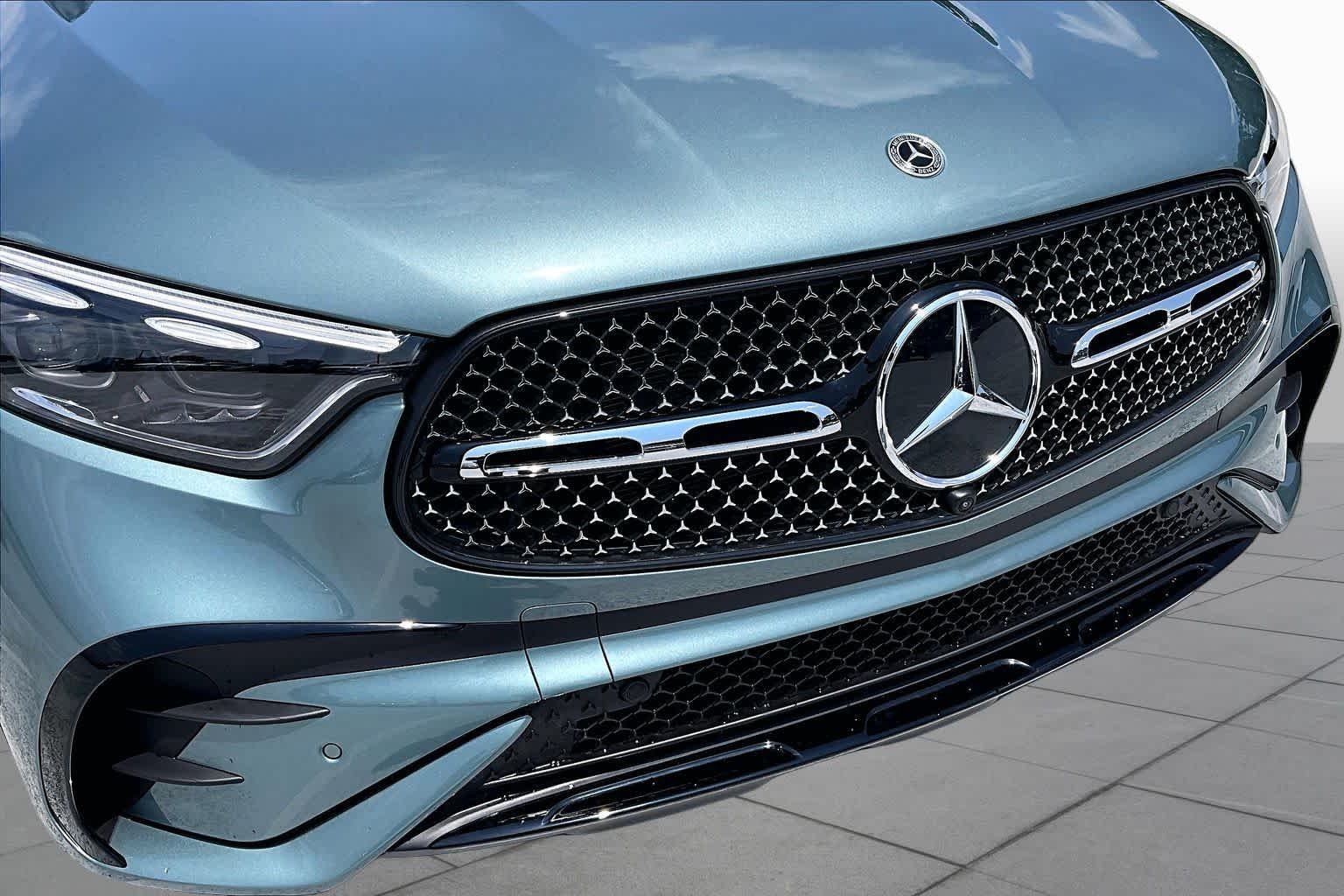 Used 2026 Verde Silver Metallic Mercedes-Benz GLC 300 image 29