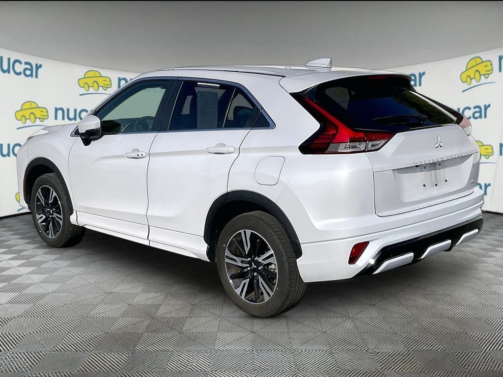 Used 2025 White Mitsubishi SE image 4