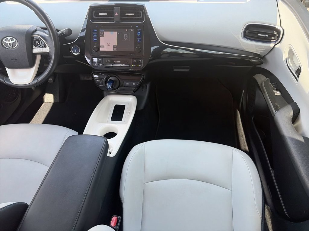 Used 2017  Toyota Two image 12