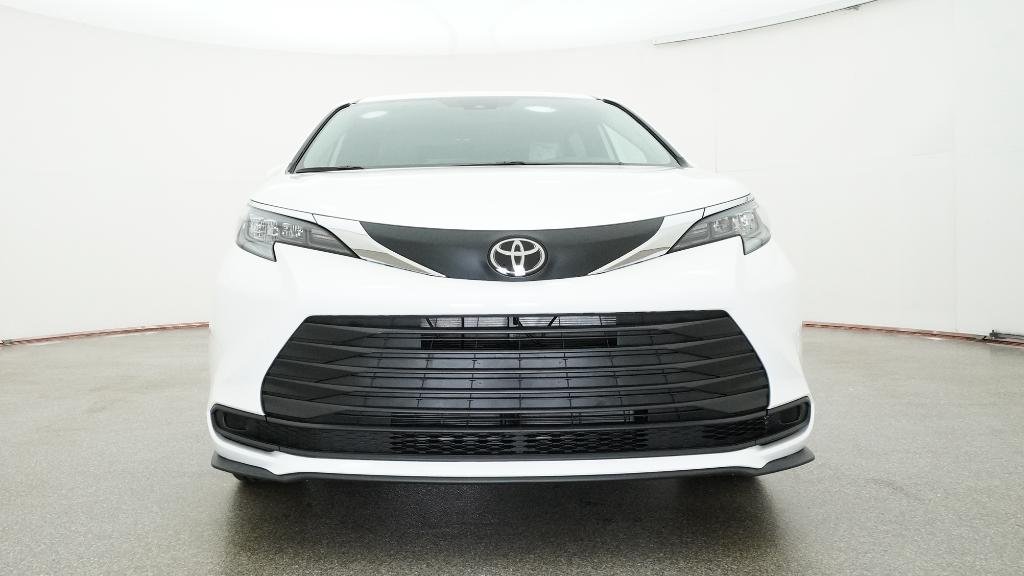 New 2026 Ice Cap Toyota LE image 20