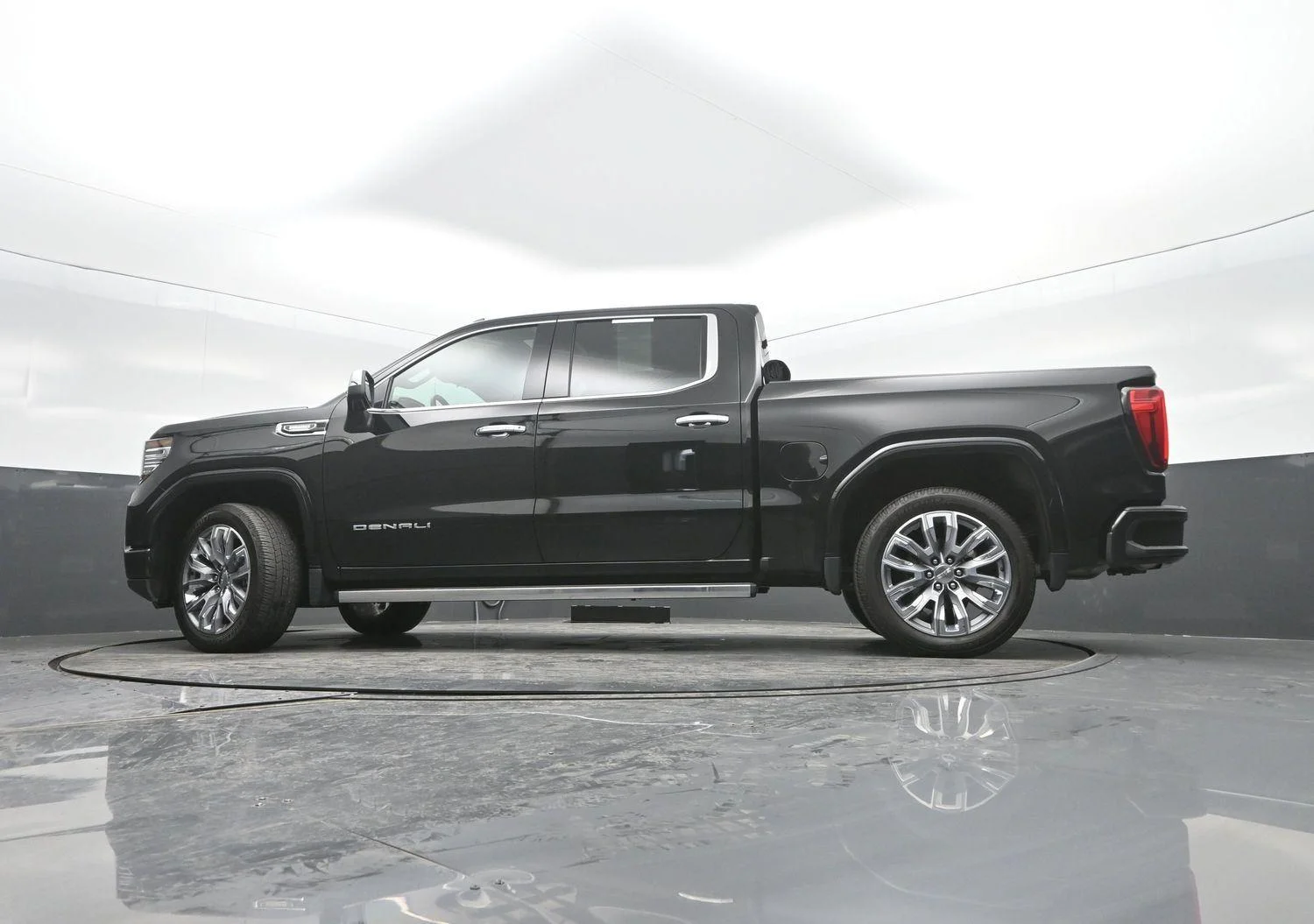 Used 2023 Onyx Black GMC Denali image 39