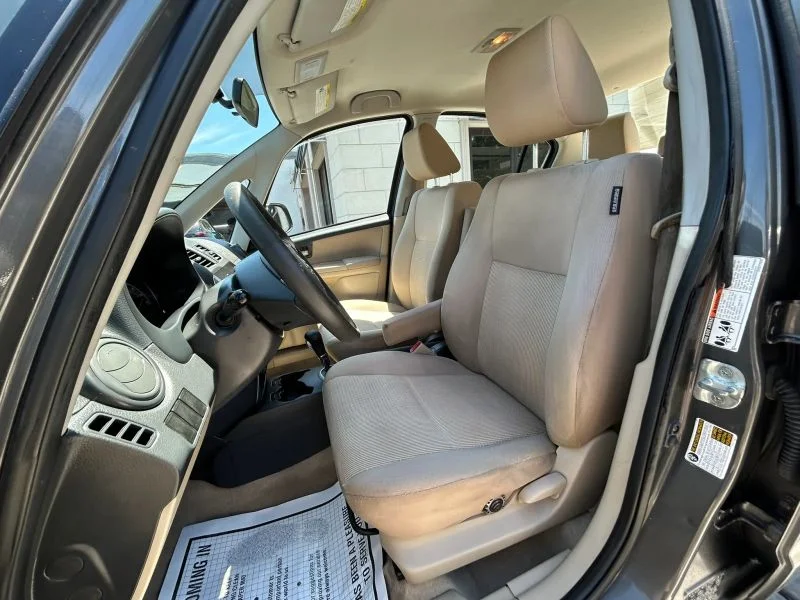 Used 2012 Gray Suzuki LE Sedan 4D image 38