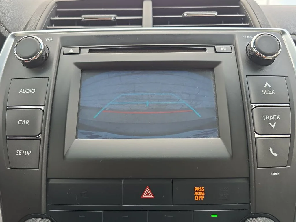 Used 2015 Gray Toyota LE image 22