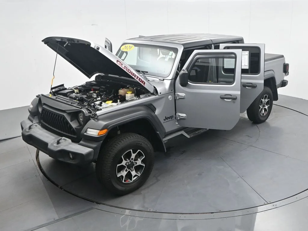 Used 2020 Billet Silver Metallic Clearcoat Jeep Sport image 38