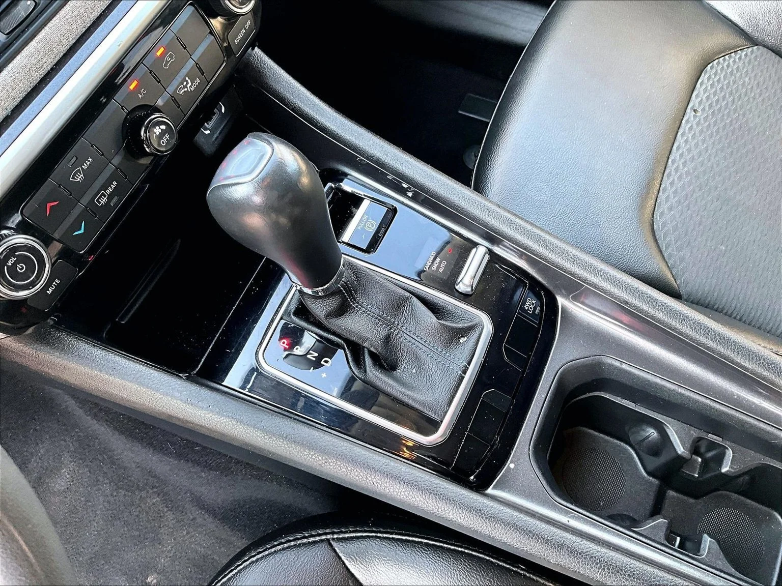 Used 2022 Gray Jeep Latitude image 14