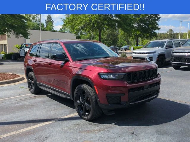 Used 2023 Red Jeep Altitude image 7