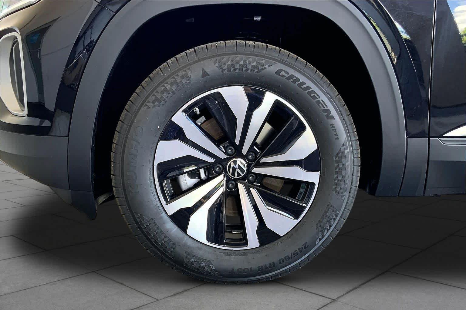 New 2026 Deep Black Pearl Volkswagen 2.0T SE image 11
