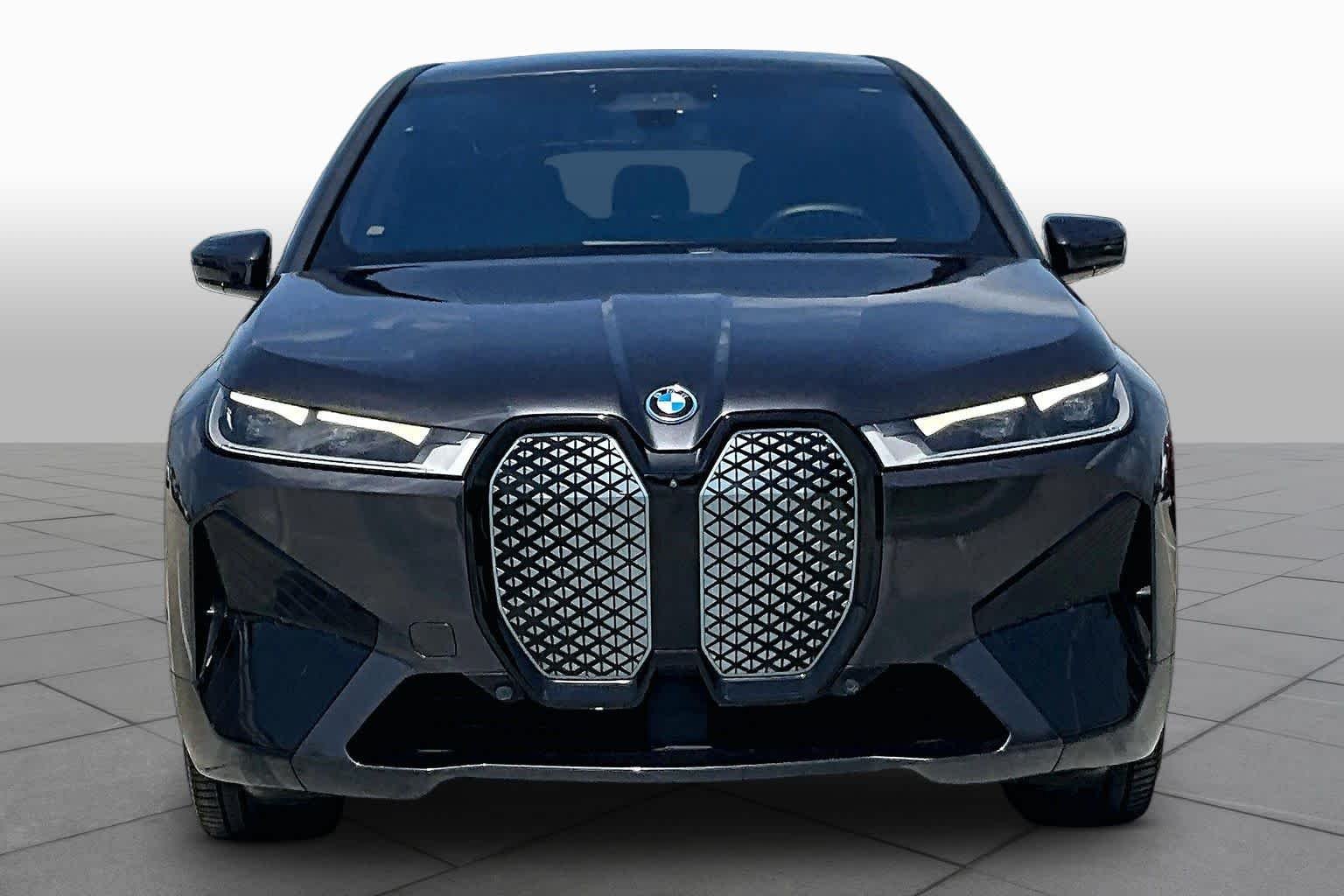 Used 2024 Dark Graphite Metallic BMW xDrive50 image 3