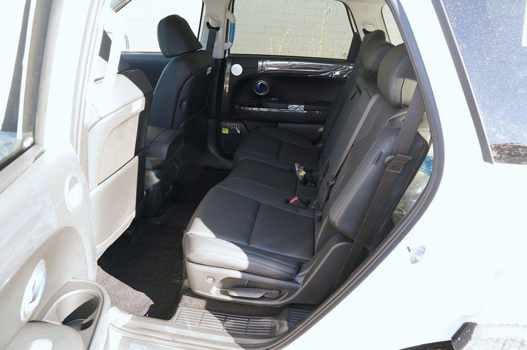 New 2026 Creamy White Pearl Hyundai SEL Premium image 24