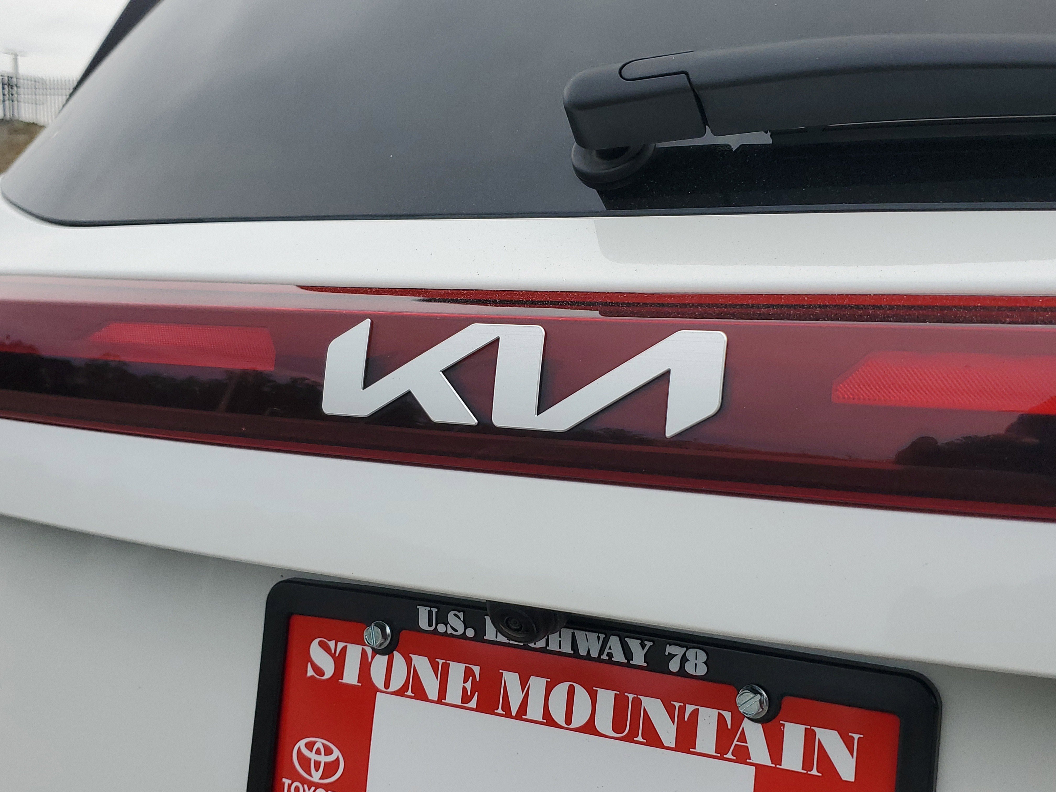 Used 2025 White Kia S image 6