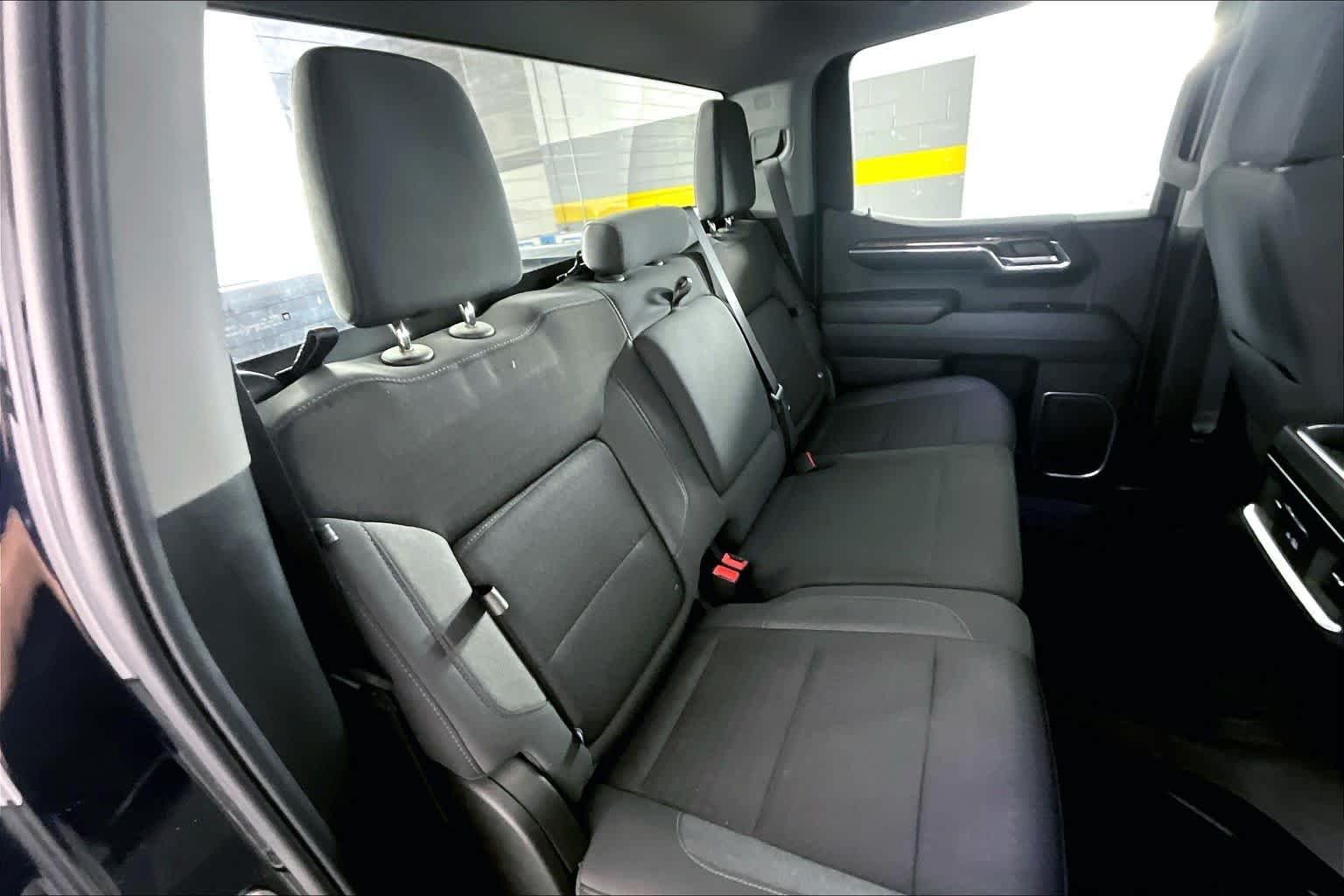 Used 2024 Onyx Black GMC Elevation image 21
