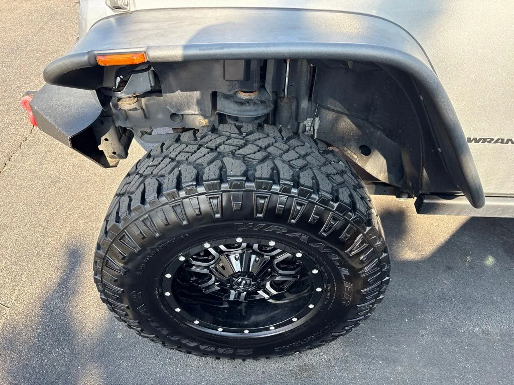 Used 2015 Silver Jeep Rubicon image 7