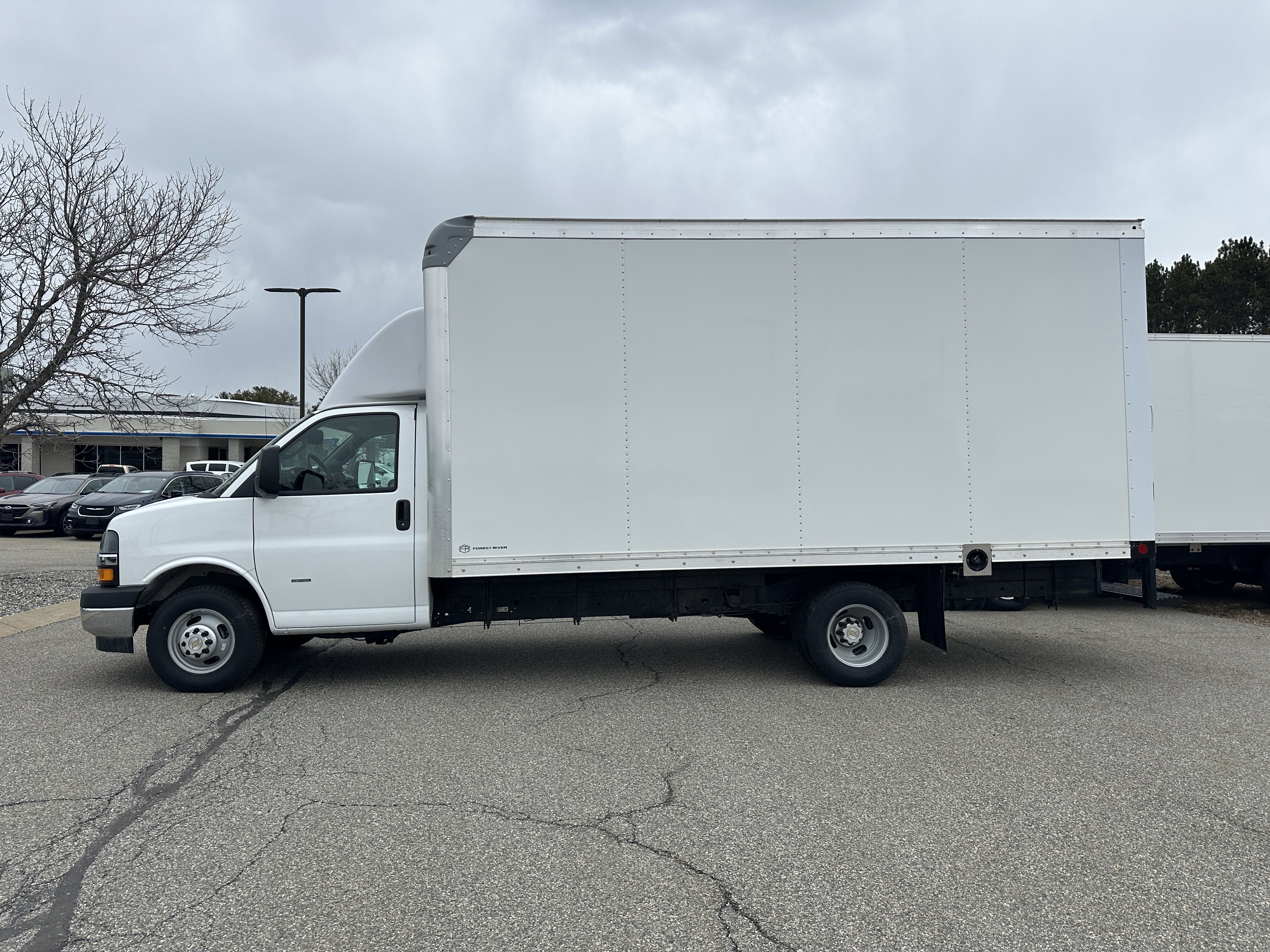 New 2026 Summit White Chevrolet 1WT image 2