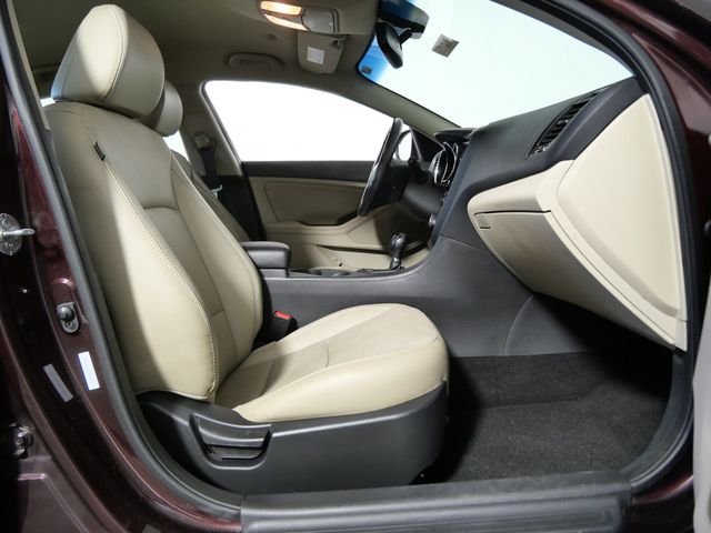 Used 2013 Red Kia EX image 12