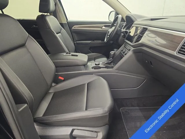 Used 2019 Deep Black Pearl Effect Volkswagen 3.6L V6 SE image 9