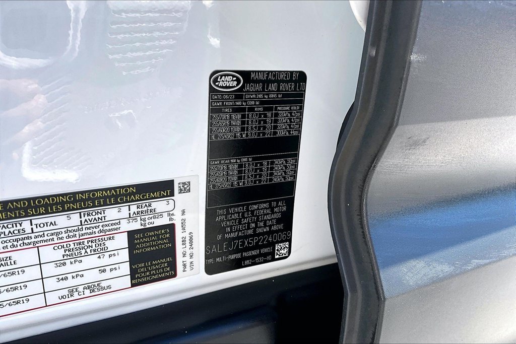 Certified Used 2023 Fuji White Land Rover S image 17