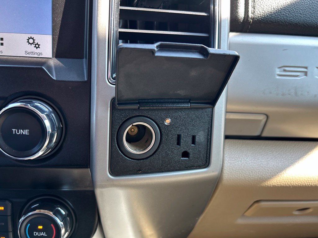 Used 2019 Oxford White Ford Lariat image 29