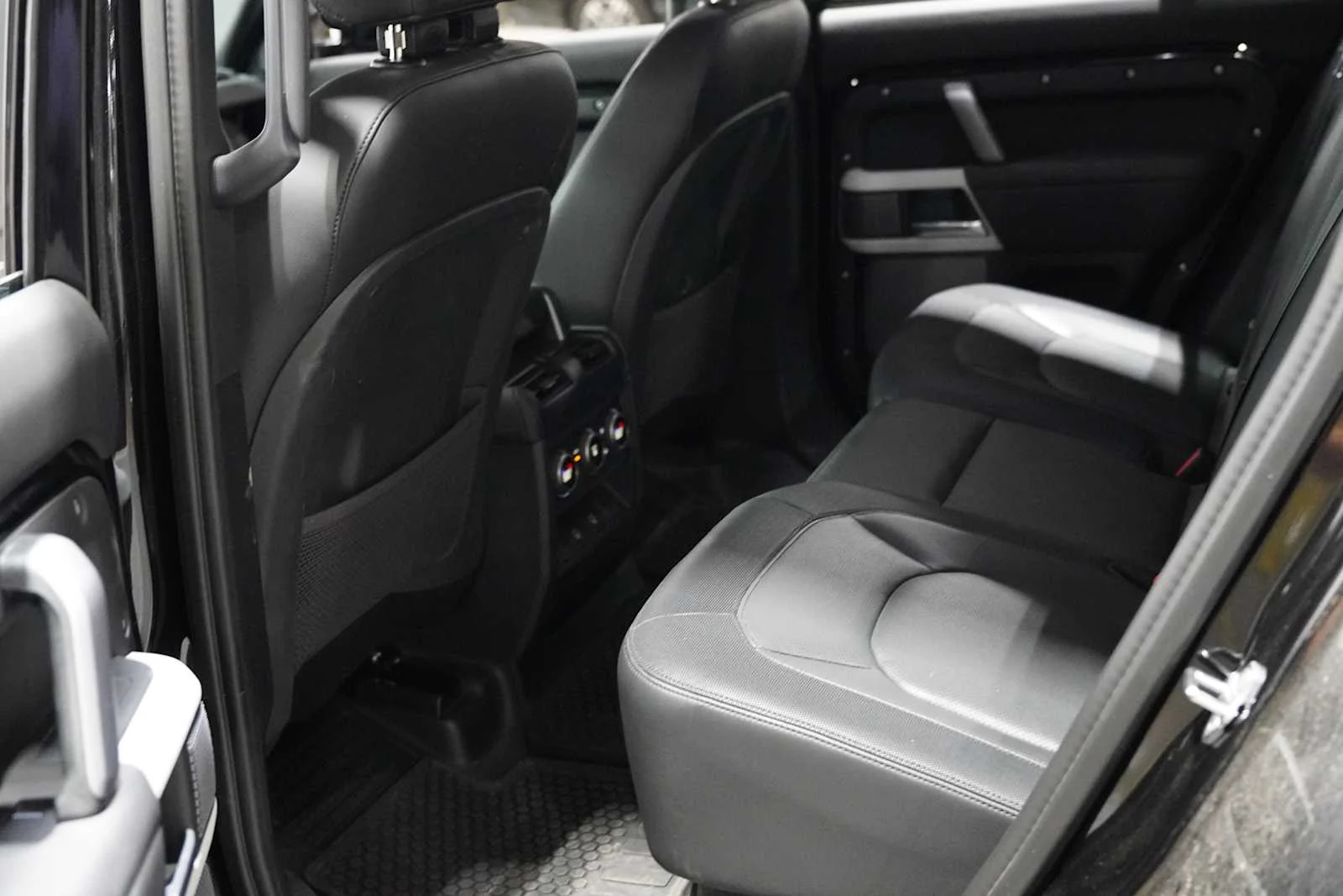 Used 2024 Santorini Black Metallic Land Rover X-Dynamic SE image 21