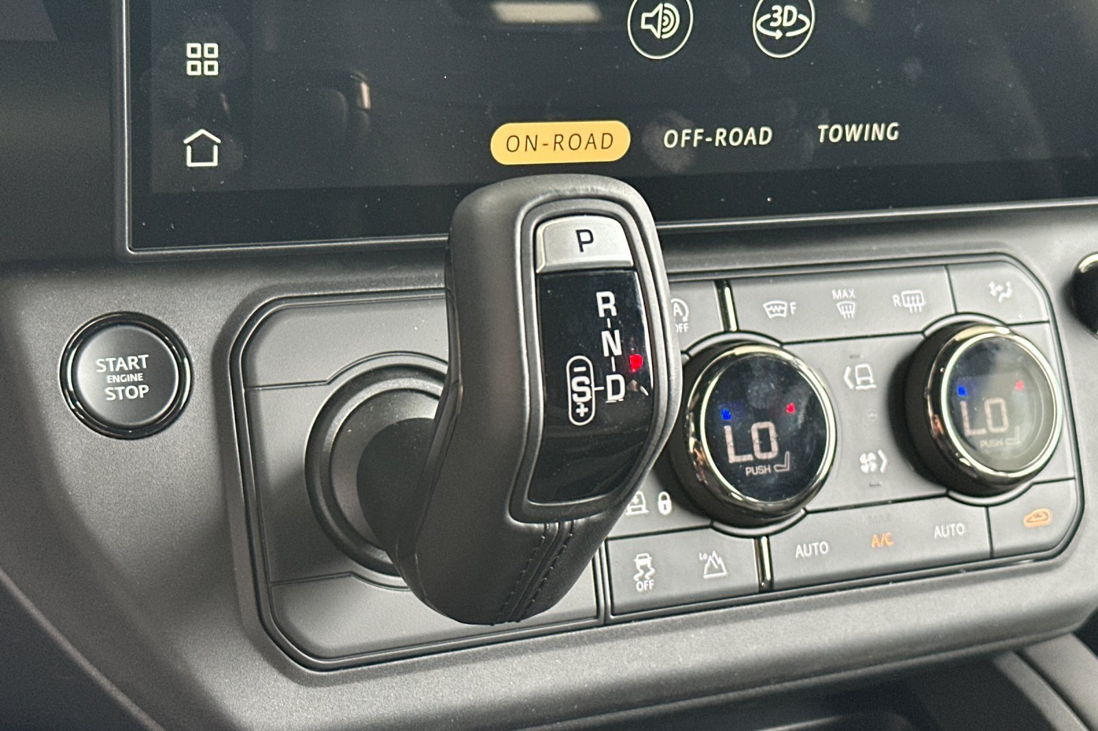 2026 Land Rover Defender OCTA - Photo 21