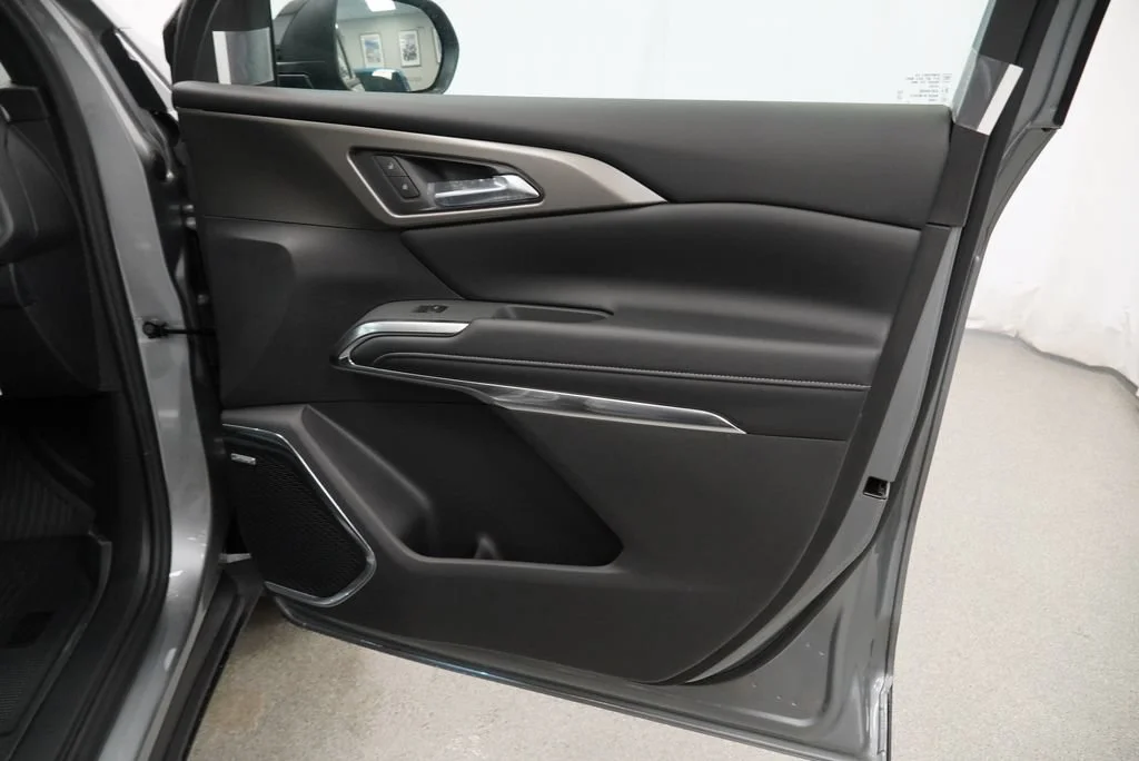 New 2027 Sterling Gray Metallic Chevrolet LT image 29